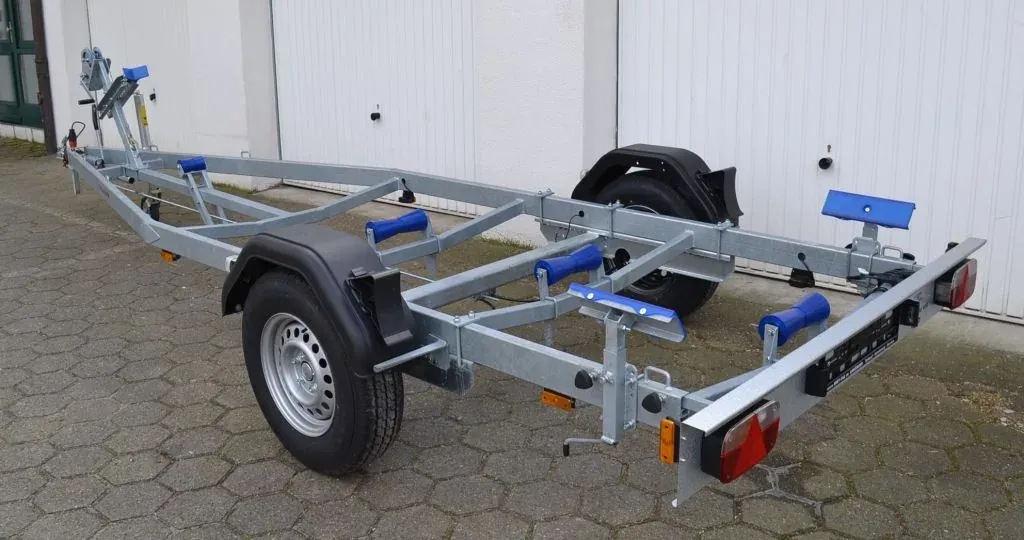 Böckmann BA 1300-R Bootstrailer mit Rollen – Bild 2