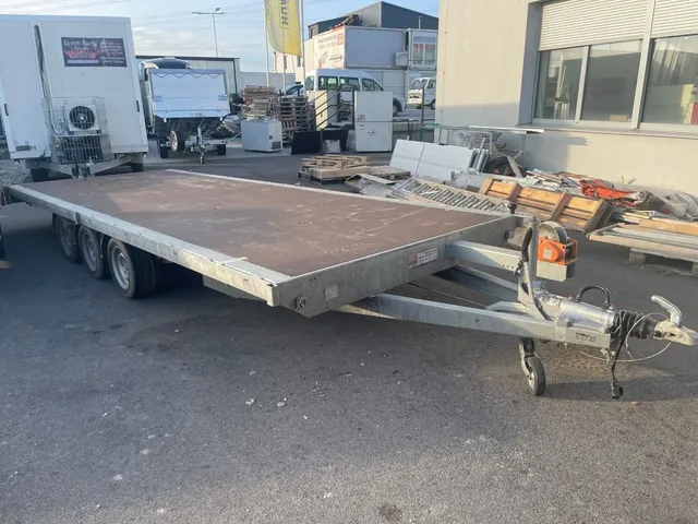 Multitransporter 6 m Tridem mit Auffahrschienen und Seilwinde