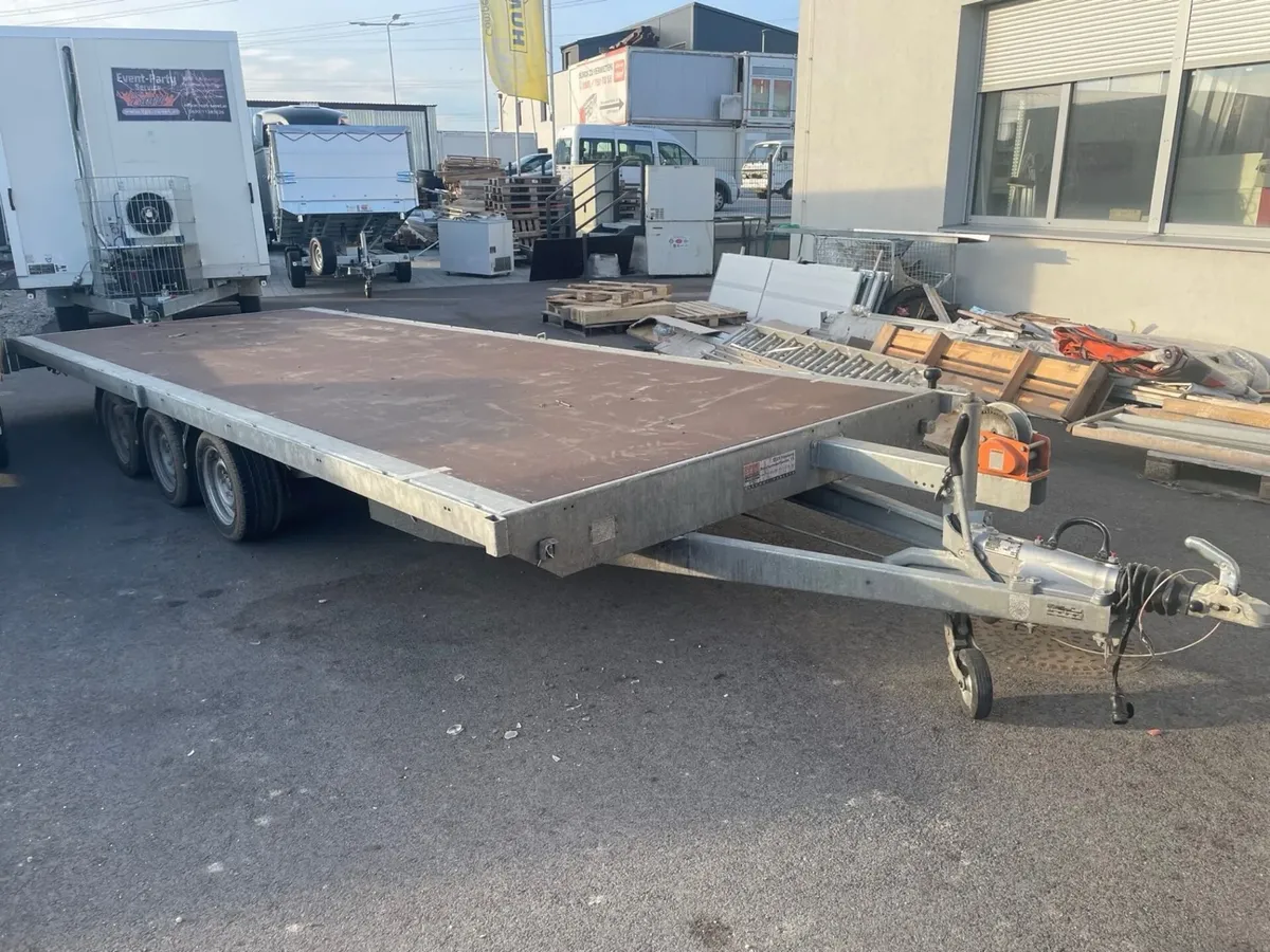 Multitransporter 6 m Tridem mit Auffahrschienen und Seilwinde