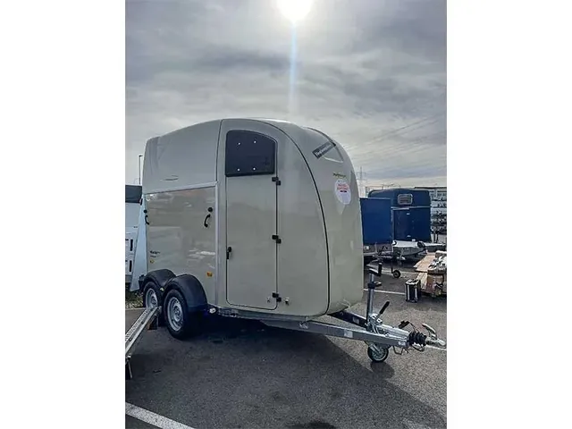 Humbaur Pegasus Style 2400 Pferdeanhänger