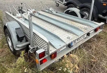 Motorradanhänger für 3 Motorräder, 1.000 kg, gebremst
