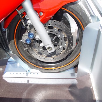 kurze Motorradstandschiene mit Wippe und Vorderradanschlag – Bild 5